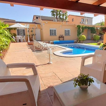 Chalet Vacacional Con Piscina Privada Y Barbacoa Tarragona Eksteriør billede