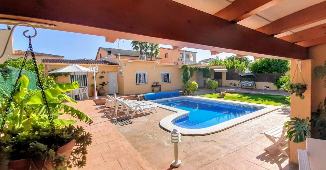 Chalet Vacacional Con Piscina Privada Y Barbacoa Tarragona Eksteriør billede