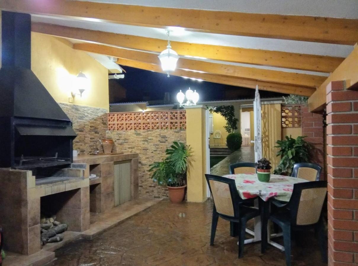 Chalet Vacacional Con Piscina Privada Y Barbacoa Tarragona Eksteriør billede